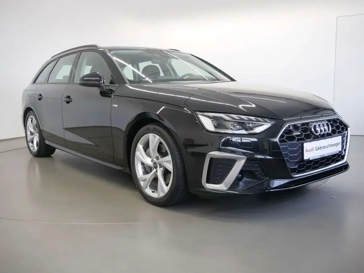 Gebraucht Audi A4 S-Line 204 PS (150 kW) 2023 Mythosschwarz metallic Kombi