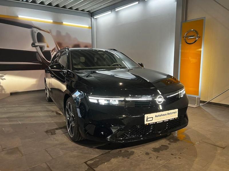 Neu Opel Astra Ultimate 131 PS (96 kW) 2026 Schwarz Kombi