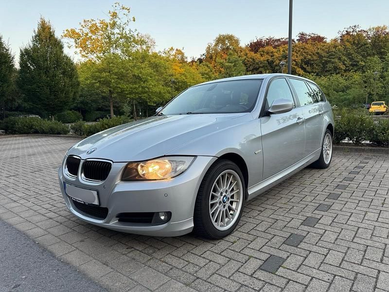 Silber Gebraucht 2008 BMW 320 Kombi | 3.999 € (Superpreis) - Bild 1/4