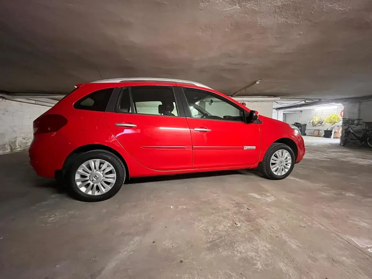 Gebraucht Renault Clio III 90 PS (66 kW) 2009 Rot Kombi