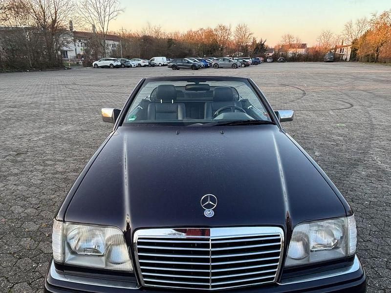 Gebraucht Mercedes E200 Edition 136 PS (100 kW) 1997 Violet Cabrio