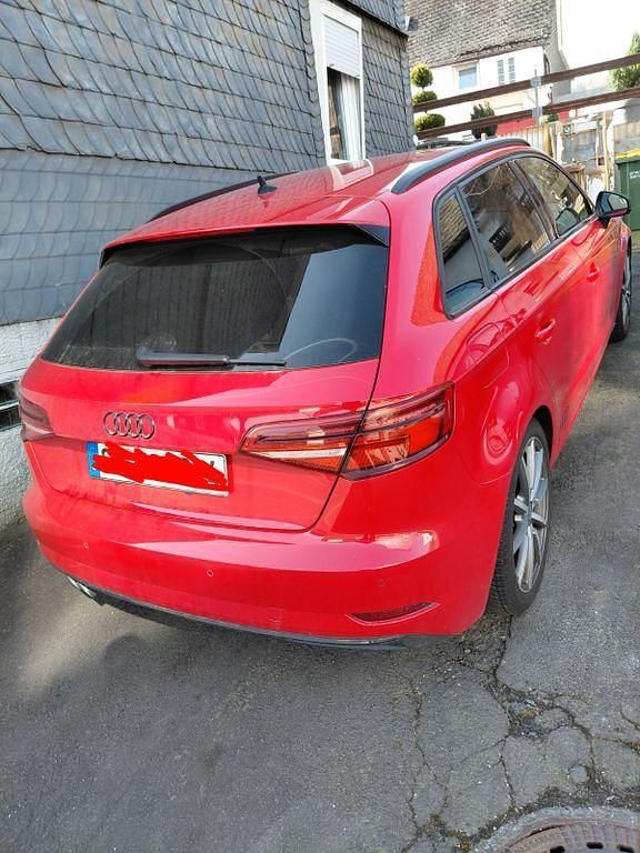Gebraucht Audi A3 Sport 150 PS (110 kW) 2019 Rot Limousine