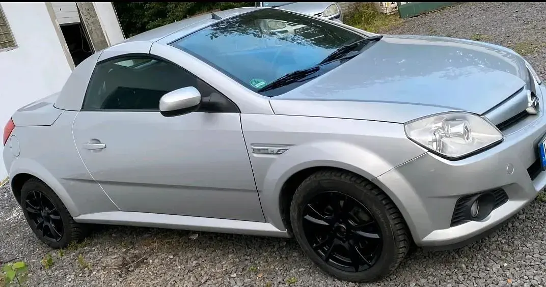 Gebraucht Opel Tigra 90 PS (66 kW) 2005 Silber Cabrio
