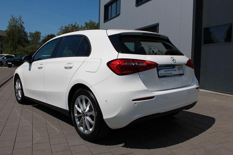 Gebraucht Mercedes A200 163 PS (119 kW) 2024 Weiß Limousine