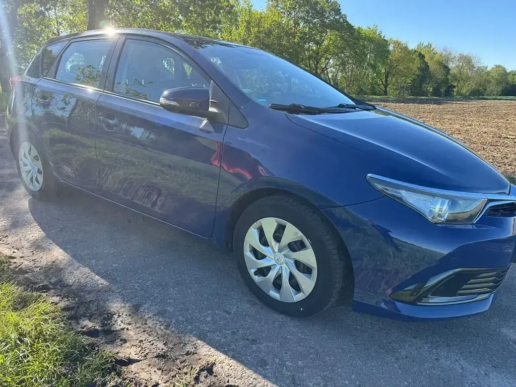 Gebraucht Toyota Auris Cool 99 PS (72 kW) 2017 Blau Limousine
