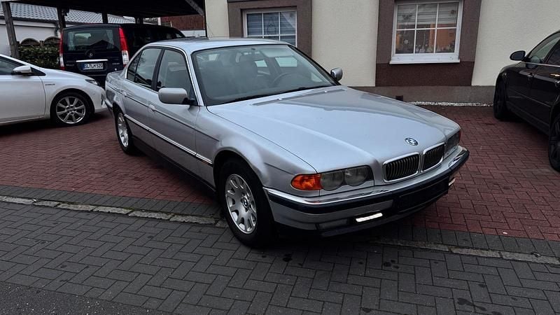 Gebraucht BMW 728 190 PS (139 kW) 1999 Silber Limousine