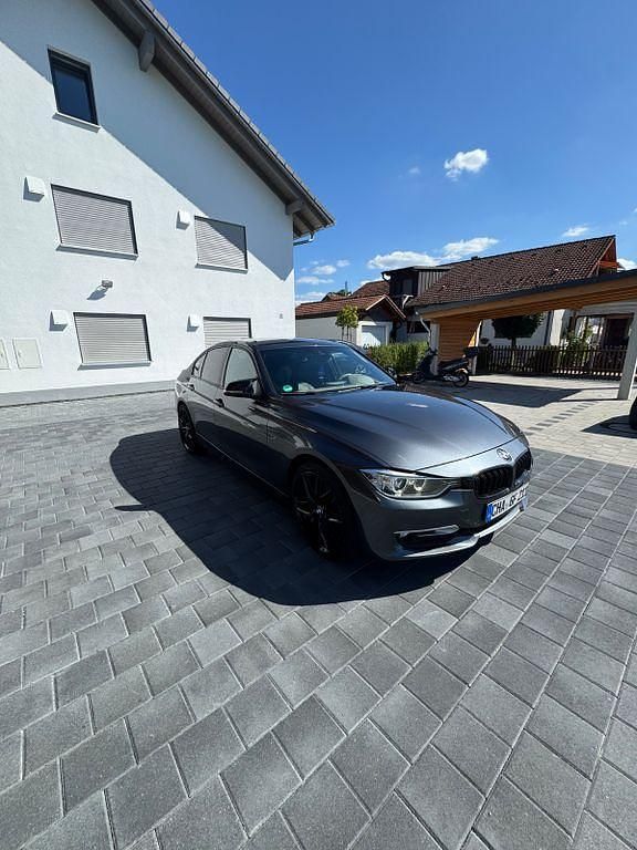 Gebraucht BMW 320 184 PS (135 kW) 2012 Grau Limousine