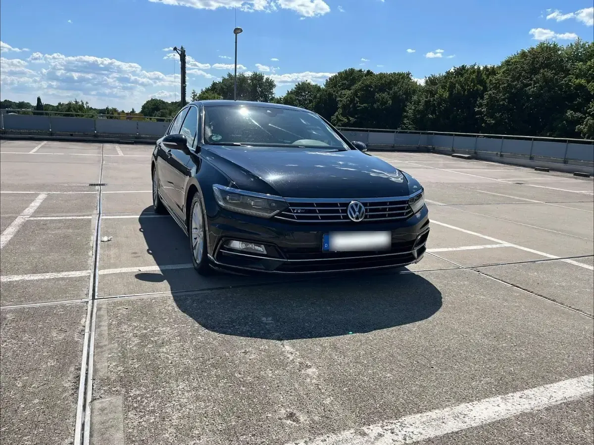 Gebraucht VW Passat R-line BlueMotion 190 PS (139 kW) 2015 Schwarz Limousine