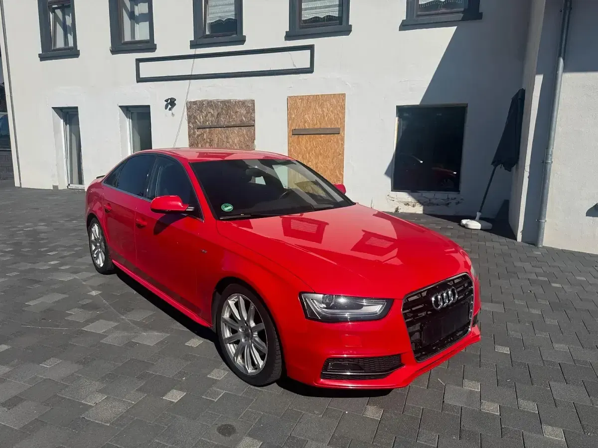 Gebraucht Audi A4 S-Line 245 PS (180 kW) 2012 Rot Limousine