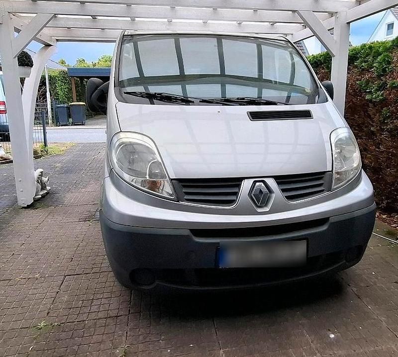 Gebraucht Renault Trafic 115 PS (84 kW) 2013 Silber Van / Kleinbus