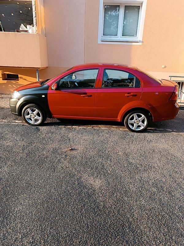 Gebraucht Chevrolet Aveo 72 PS (52 kW) 2009 Rot Limousine