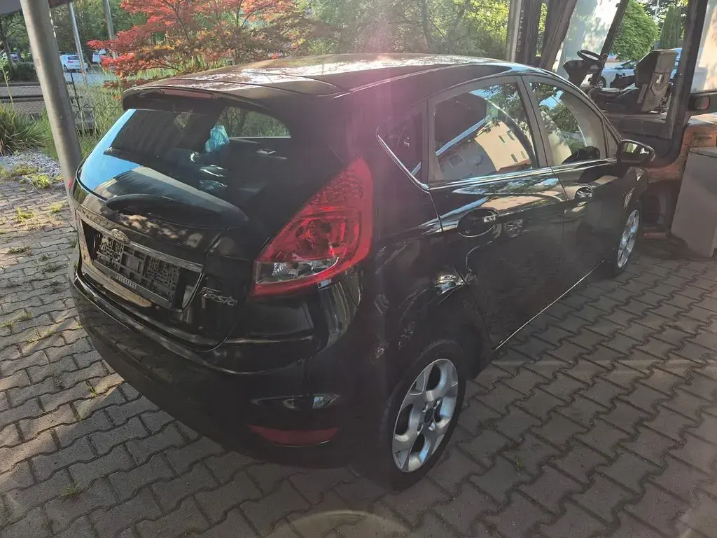 Gebraucht Ford Fiesta 82 PS (60 kW) 2011 Schwarz Limousine