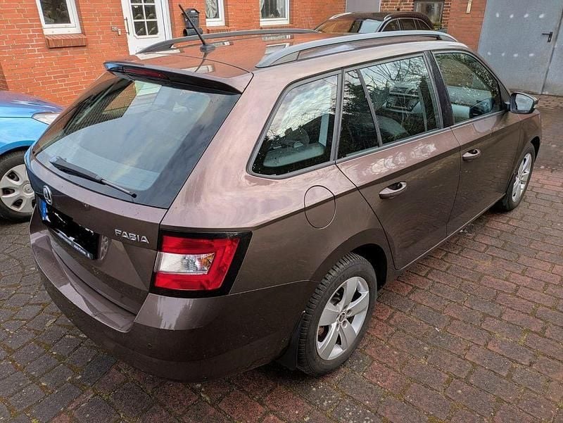 Gebraucht Skoda Fabia Ambition 90 PS (66 kW) 2016 Braun Kombi