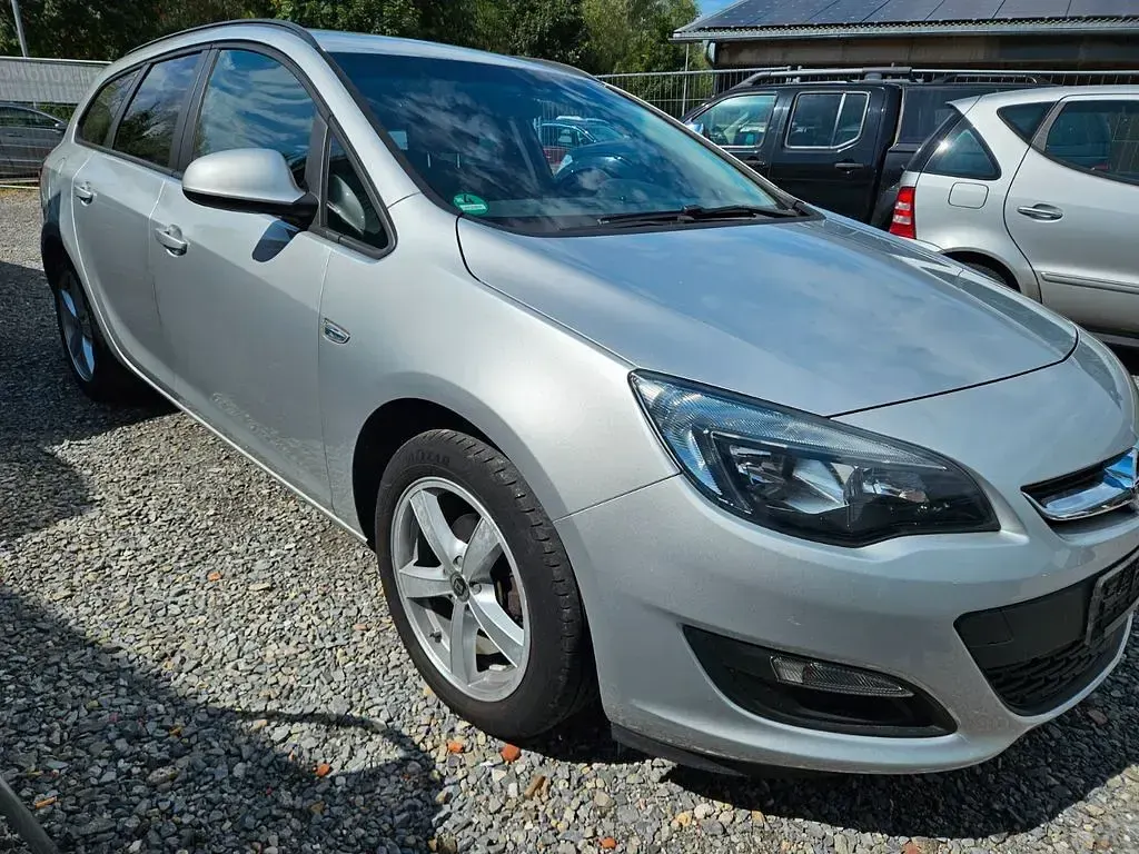 Gebraucht Opel Astra 140 PS (102 kW) 2015 Silber Kombi