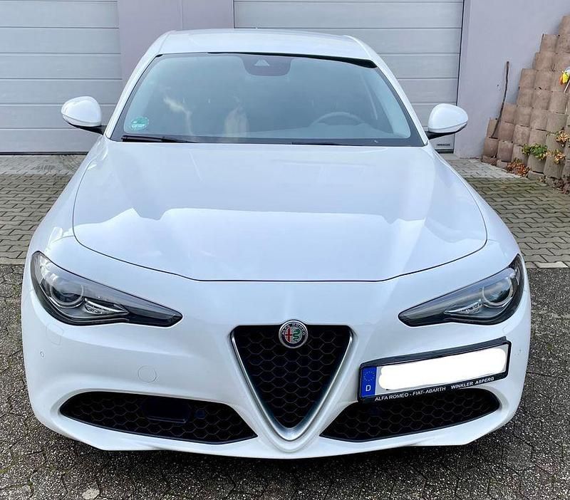 Gebraucht Alfa Romeo Giulia 179 PS (131 kW) 2018 Weiß Limousine