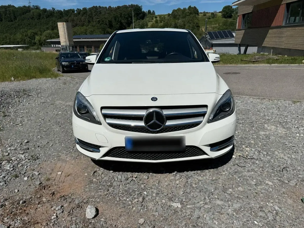 Gebraucht Mercedes B180 Sport 122 PS (89 kW) 2013 Weiß Van / Kleinbus