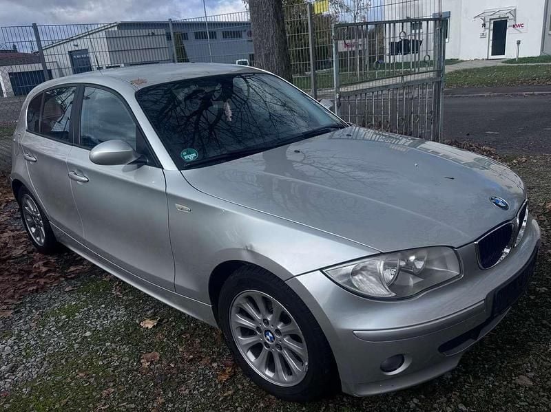 Silber Gebraucht 2005 BMW 118 Kleinwagen | 3.900 € (Guter Preis) - Bild 1/4