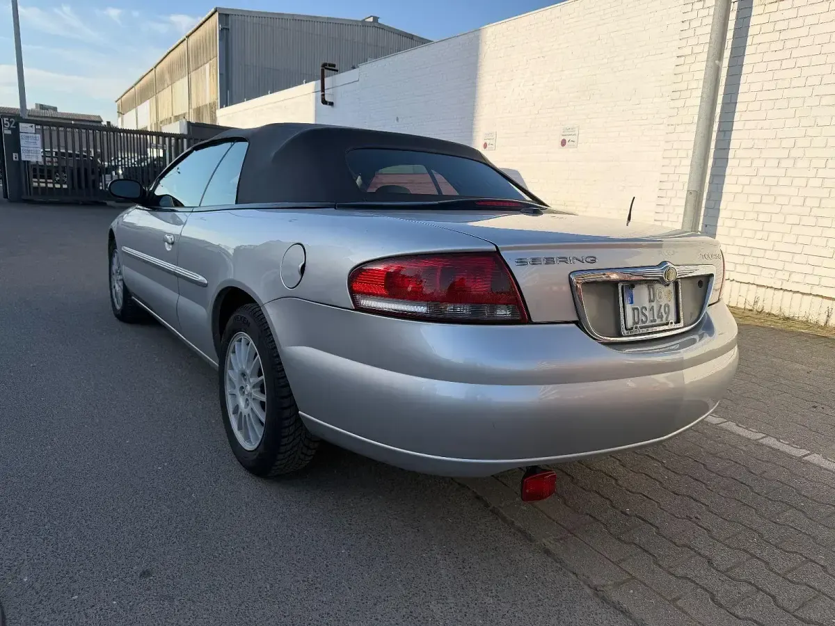 Second-hand Chrysler Sebring Cabriolet Limited 203 CP (149 kW) 2007 Argintiu Cabrio