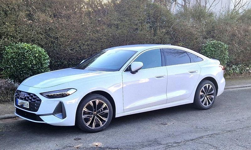 Weiß Gebraucht 2025 Audi A5 Advanced Coupé | 48.500 € (Fairer Preis) - Bild 1/4