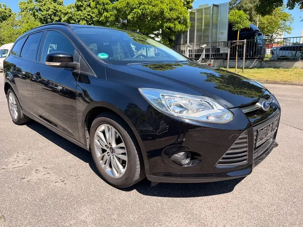 Używany Ford Focus 125 KM (91 kW) 2013 Czarny Sedan/Limuzyna