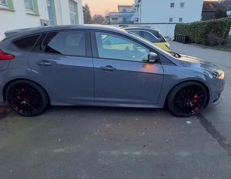 Usata Ford Focus Sport 250 CV (183 kW) 2018 Grigio Berlina