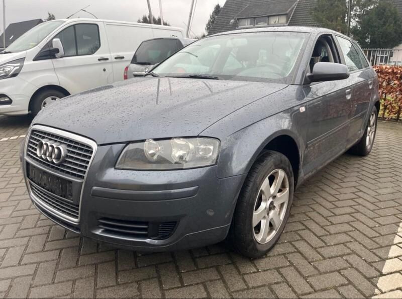 Schwarz Gebraucht 2005 Audi A3 Sportback Attraction Limousine | 2.999 € (Teuer) - Bild 1/4