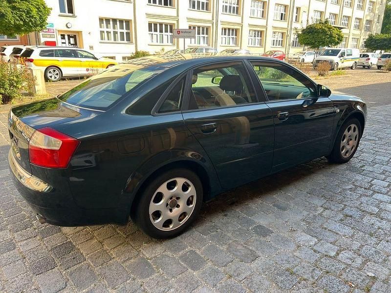 Grün Gebraucht 2004 Audi A4 Limousine | 1.490 € (Guter Preis) - Bild 1/4