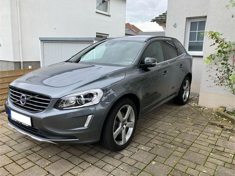 Grau Gebraucht 2016 Volvo XC60 SUV | 22.900 € (Etwas zu teuer) - Bild 1/2