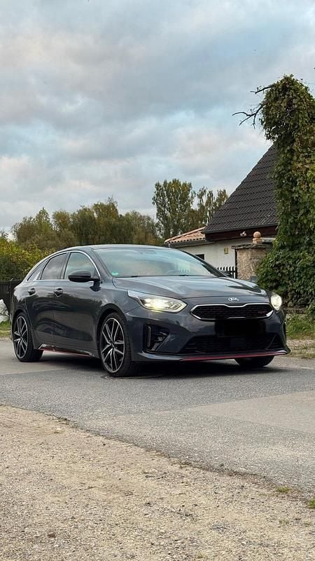 Grau Gebraucht 2020 Kia ProCeed Kleinwagen | 19.000 € (Guter Preis) - Bild 1/4