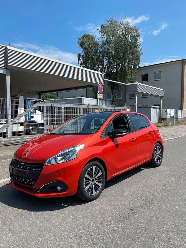 Gebraucht Peugeot 208 Active 82 PS (60 kW) 2017 Orange Kleinwagen