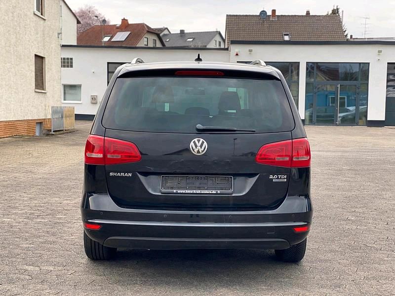 Second-hand VW Sharan 140 CP (102 kW) 2011 Negru Monovolum