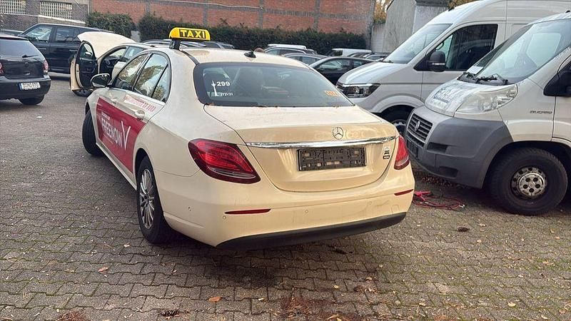 Gebraucht Mercedes E200 150 PS (110 kW) 2019 Gelb Limousine