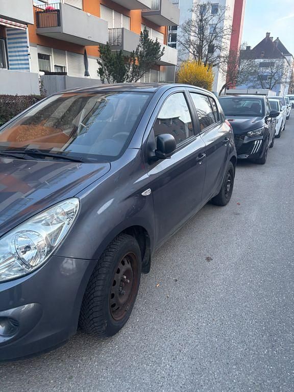 Gebraucht Hyundai i20 Classic 86 PS (63 kW) 2012 Grau Kleinwagen