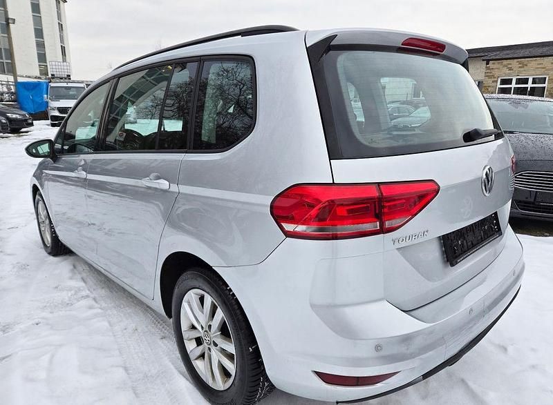 Gebraucht VW Touran 116 PS (85 kW) 2017 Silber Van / Kleinbus