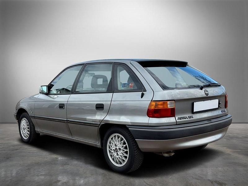 Gebraucht Opel Astra 70 PS (51 kW) 1993 Grau Kleinwagen