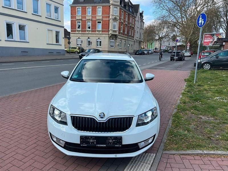 Gebraucht Skoda Octavia 110 PS (80 kW) 2015 Weiß Kleinwagen