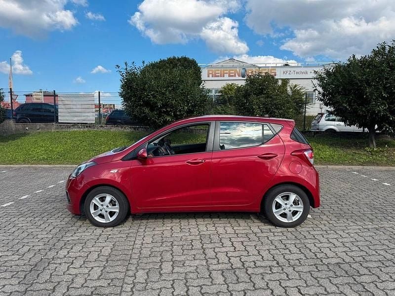 Rot Gebraucht 2015 Hyundai i10 YES! Kleinwagen | 4.900 € (Guter Preis) - Bild 1/4