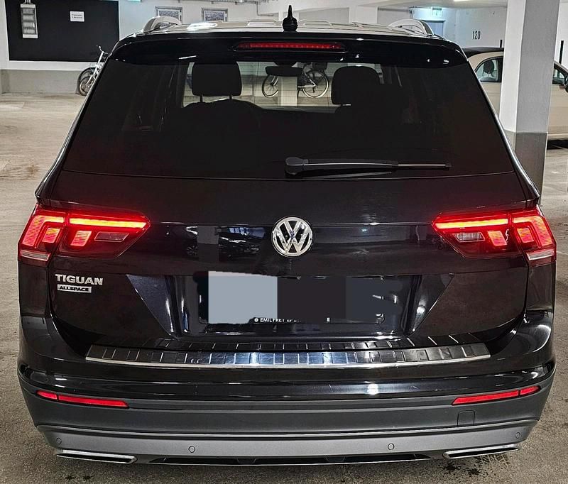 Gebraucht VW Tiguan Allspace IQ Drive 150 PS (110 kW) 2020 Schwarz SUV