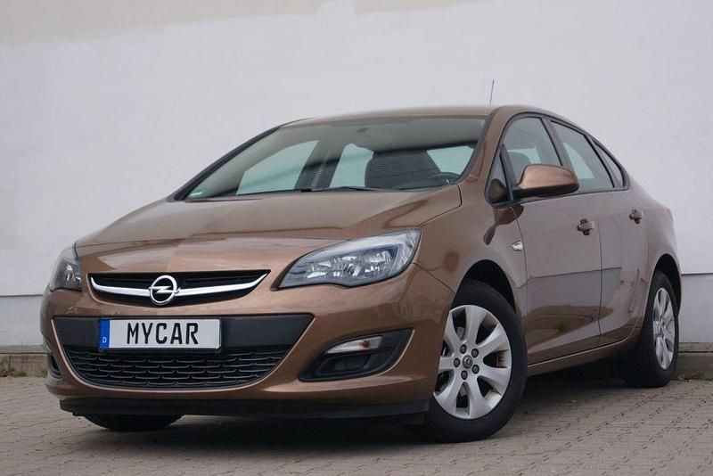 Braun Gebraucht 2015 Opel Astra Style Limousine | 8.299 € (Guter Preis) - Bild 1/4