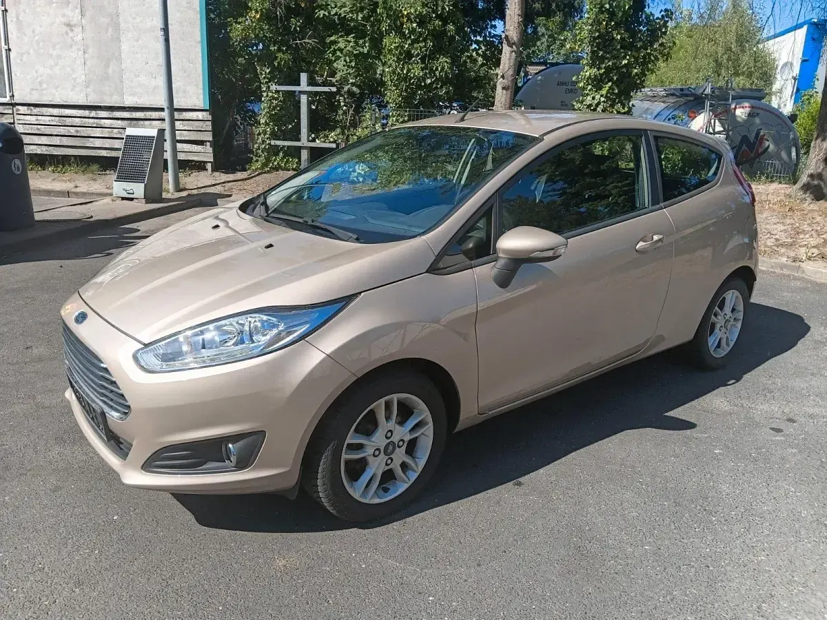 Gebraucht Ford Fiesta 101 PS (74 kW) 2015 Beige Kleinwagen