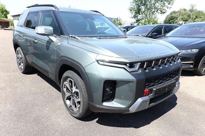 Forest green Neu 2025 Ssangyong Torres SUV | 25.386 € - Bild 1/4
