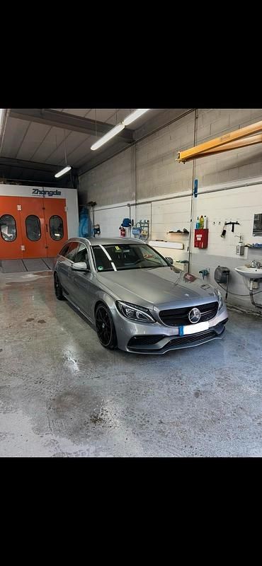 Grau Gebraucht 2015 Mercedes C220 AMG Kombi | 20.450 € - Bild 1/4