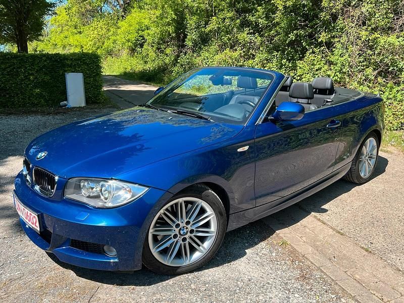 Blau Gebraucht 2010 BMW 123 Cabriolet M Sport Cabrio | 11.399 € - Bild 1/4