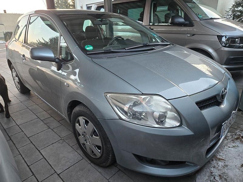 Grau Gebraucht 2009 Toyota Auris Limousine | 1.900 € (Superpreis) - Bild 1/4