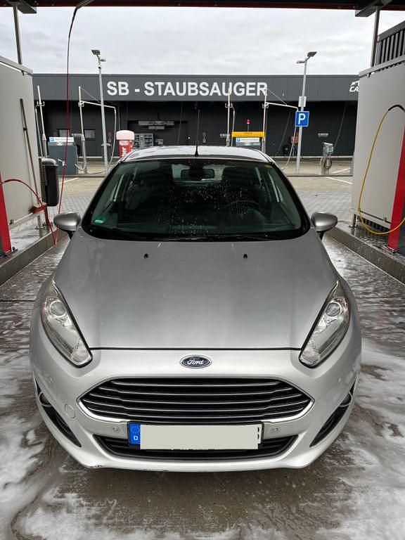 Silber Gebraucht 2014 Ford Fiesta Titanium Limousine | 3.900 € (Etwas zu teuer) - Bild 1/4