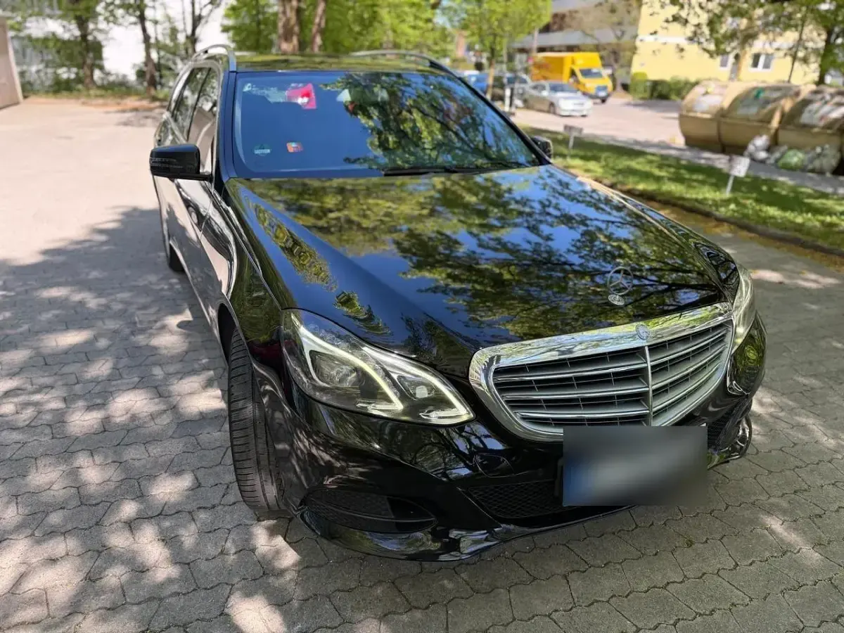 Gebraucht Mercedes E220 170 PS (125 kW) 2013 Schwarz Kombi