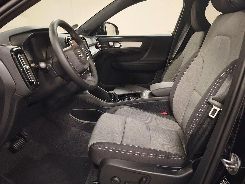Gebraucht Volvo XC40 Plus 163 PS (119 kW) 2025 Onyx black / metallic SUV