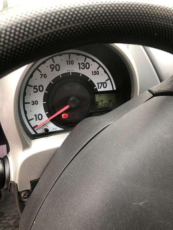 Gebraucht Peugeot 107 Filou 68 PS (50 kW) 2006 Rot Kleinwagen