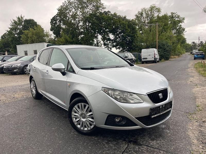 Silber Gebraucht 2011 Seat Ibiza Copa Limousine | 4.800 € (Etwas zu teuer) - Bild 1/4