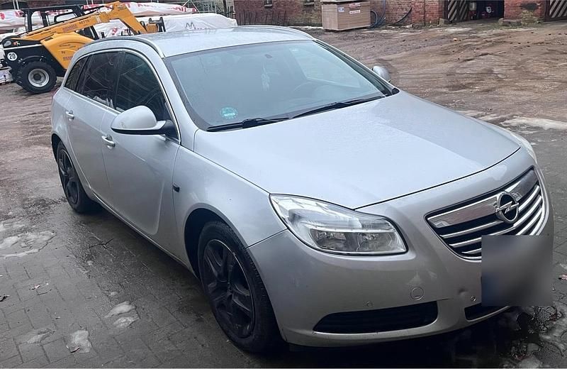 Gebraucht Opel Insignia 136 PS (100 kW) 2010 Silber Kombi